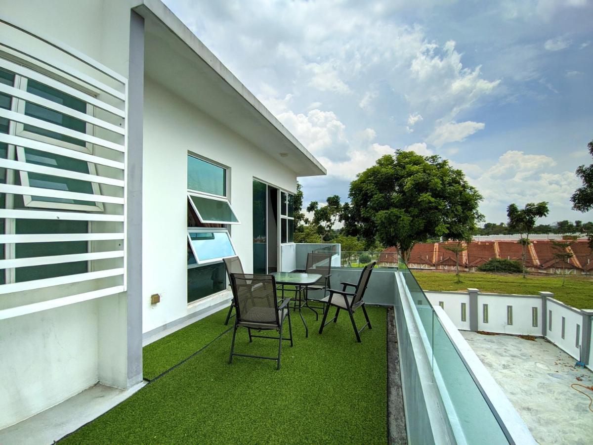 Villa Fun 6rm 12 To 22 Pax Wifi Netflix Bbq Steamboat Games Water Park