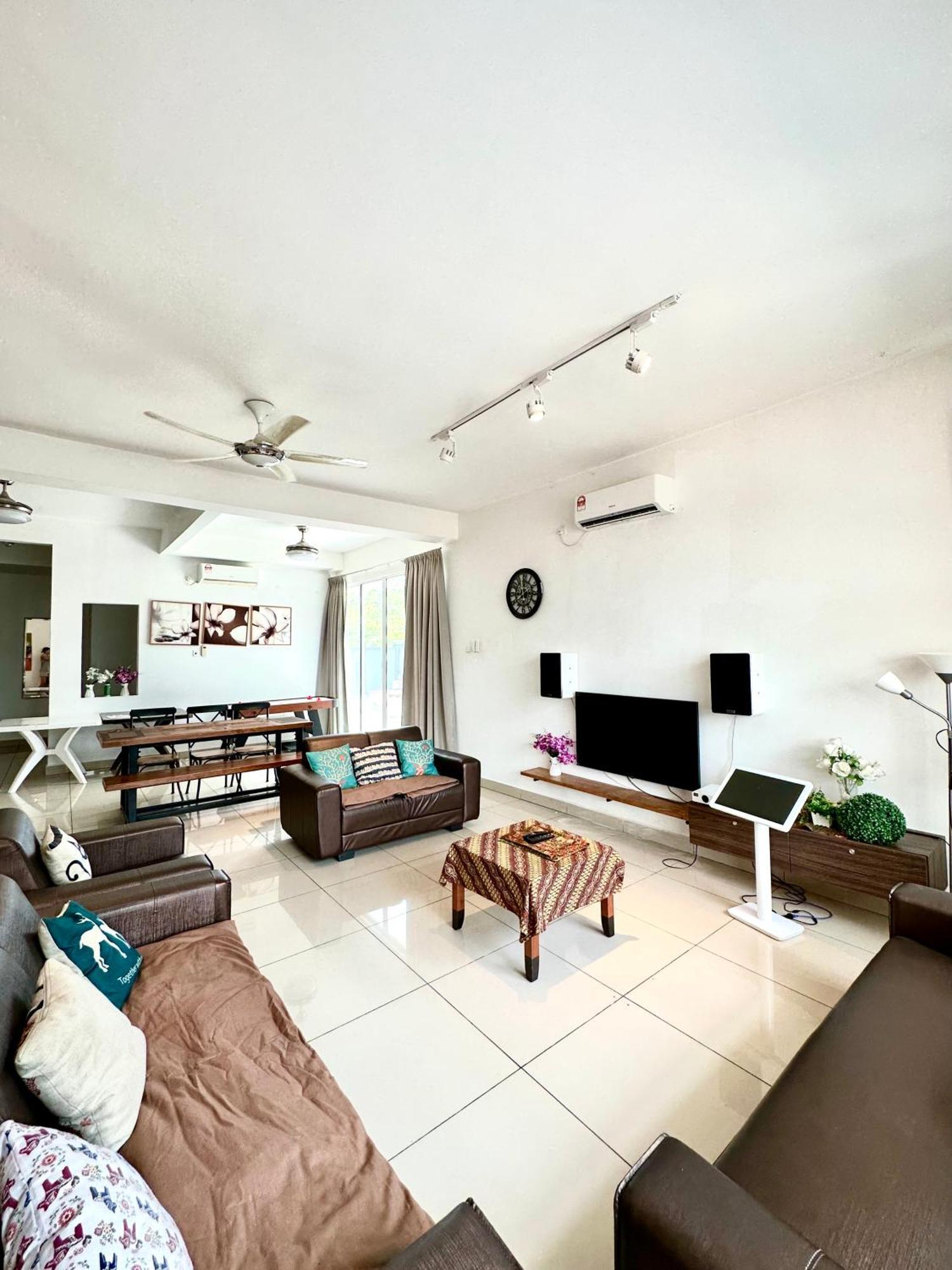 Fun 6rm 12 To 22 Pax Wifi Netflix Bbq Steamboat Games Water Park Villa Desaru