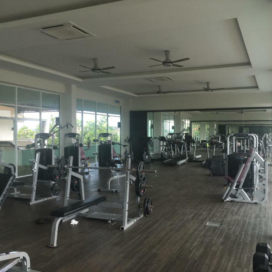 Fun 6rm 12 To 22 Pax Wifi Netflix Bbq Steamboat Games Water Park Desaru